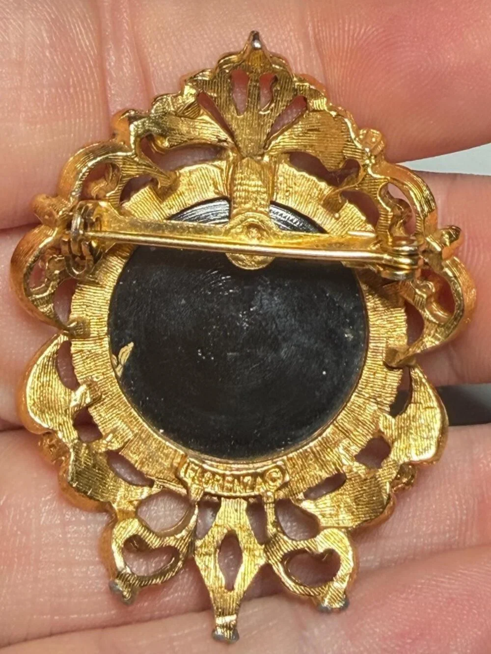 Vintage Florenza Victorian Couple Cameo Brooch Black Gold Tone Rare